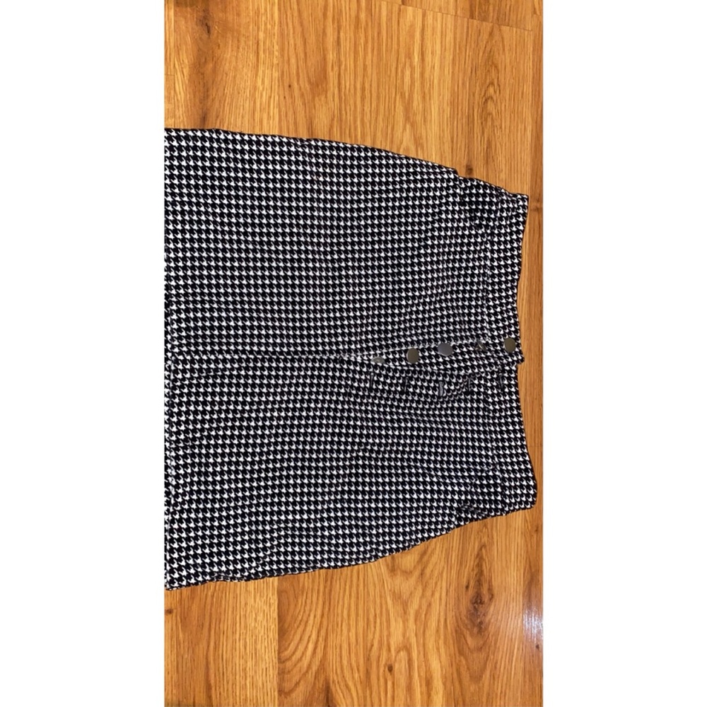 Forever 21 black and white skirt